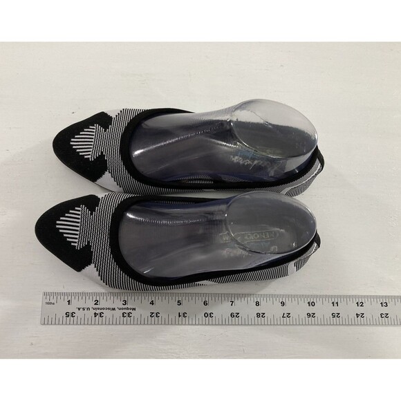 Skechers Flats Women’s 8 Black White Geometric Slip On Loafers Casual - Picture 8 of 8